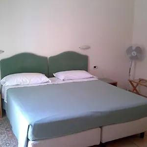 Pescetto 2*, Albenga Italia